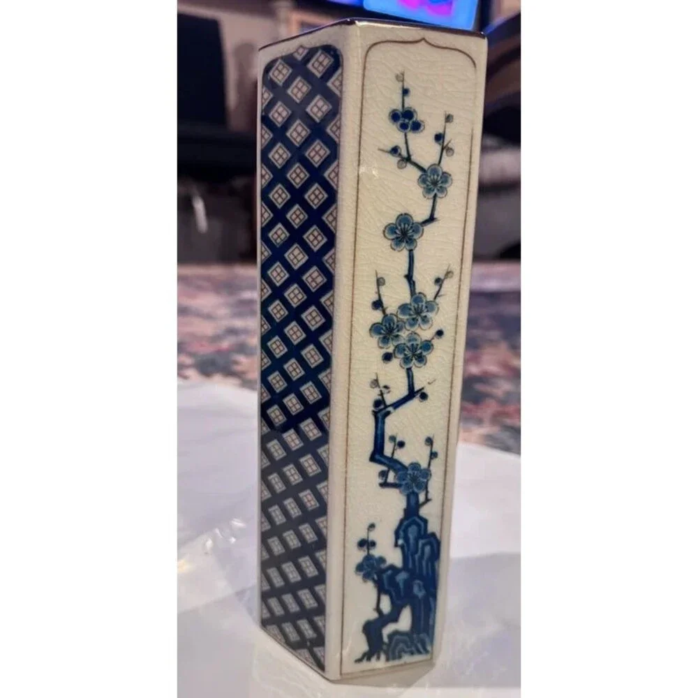 OMC hexagonal vase MCM blue white Chinoiserie Classic traditional